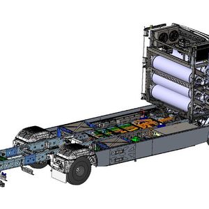 Hinter dem Fahrer sind die Wasserstofftanks des Systems PH2P Storage der Paul Group am Wasserstoff-Lkw platziert. Das System könne flexibel in jedem Lkw-Typ implementiert werden, was auch vertikal gehe.(Bild:  Paul Group)