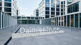 Nach dem ersten Quartal hat das Unternehmen den erwarteten Erlös für 2022 auf 48 bis 50 Milliarden Euro angehoben. (Daimler Truck)