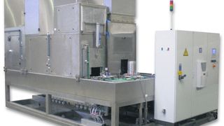 Die Durchlaufreinigungsanlage ZD-4500-RASTK arbeitet als einbahniges Spritzsystem. Sie umfasst die Prozesse Reinigen, Abblasen, Spülen, Trocknen und Kühlen. Bild: Zippel (Archiv: Vogel Business Media)