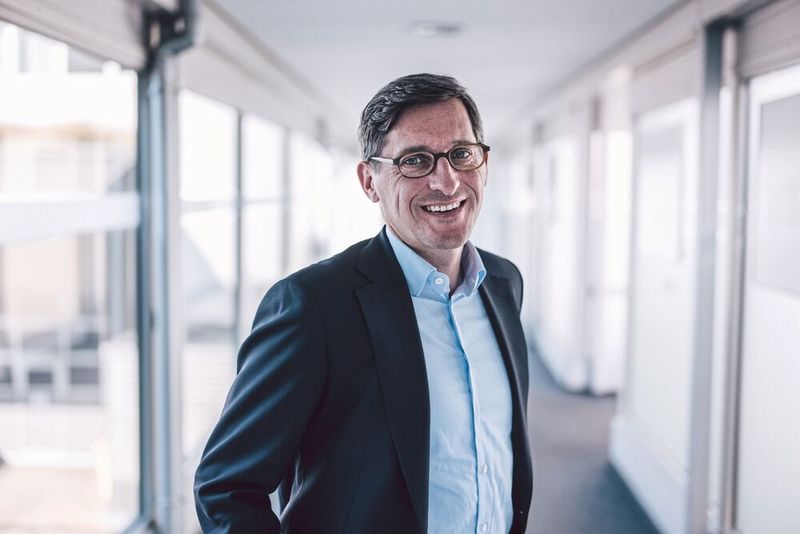 „Unser Beitrag sind nachhaltige und intelligente Lösungen für ein besseres Klima, denn wir helfen unseren Kunden Millionen Tonnen CO2 einzusparen. Auch weiterhin wird EBM-Papst durch innovative Produkte den Maßstab beim Thema Nachhaltigkeit setzen“, sagt Klaus Geißdörfer.  (Bild: EBM-Papst)