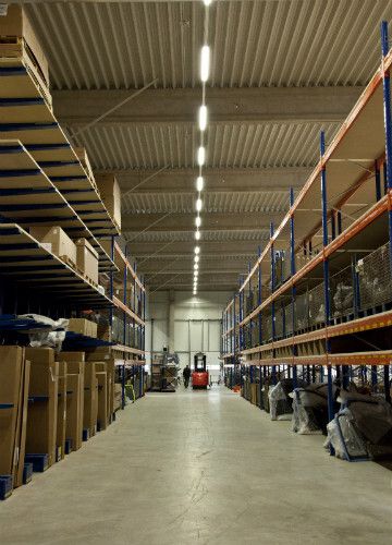 Monatlich verlassen mehr als 12.500 Sendungen das Lager. (Foto: Bleker)