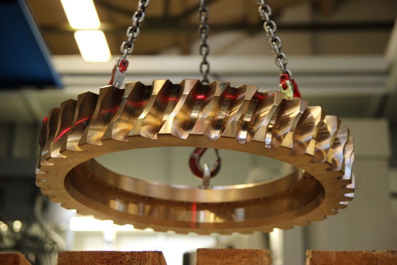 .....ist aber ein schrägverzahnter Buntmetall-Zahnring. (Bild: Königsreuther)