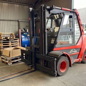 ... und ein Linde-Dieselstapler H70 D-03 wird versteigert.(Bild:  Surplex)