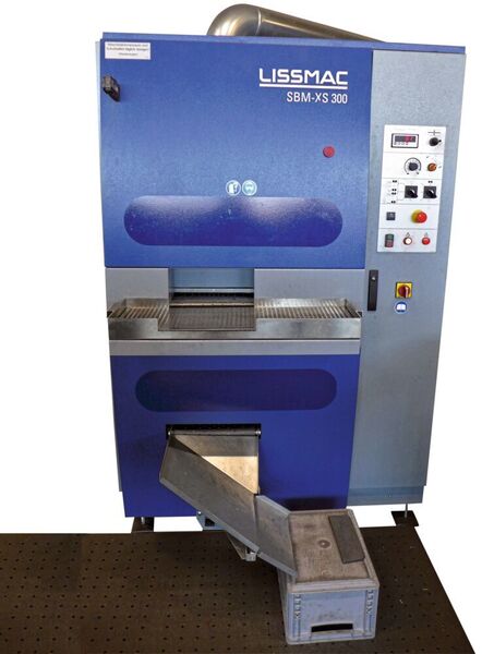 Eine Schleifmaschine SBM-XS 300 G1E1 Alu Mix von Lissmac. (Springfeld)