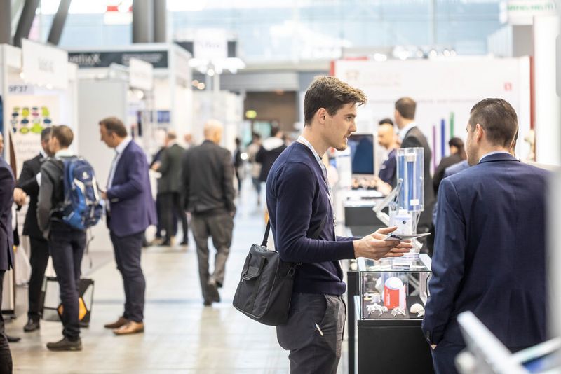 … sich auf der T4M 2019 über Neuheiten rund um Fertigungstechnik, Produktionsumfeld, Dienstleistungen sowie Komponenten und Werkstoffe in der Medizintechnik zu informieren. (Messe Stuttgart)