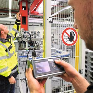 Nach der Anbringung des Messequipments erfolgt die Durchführung der Nachlaufzeitmessung. (Bild:  Phoenix Contact)