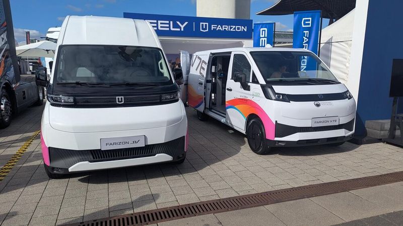 Die Geely-Tochter Farizon hat bereits im Frühjahr 2026 zwei Elektro-Transporter für Deutschland vorgestellt und sie mit nach Hannover gebracht. (Bild: Simon – VCG)