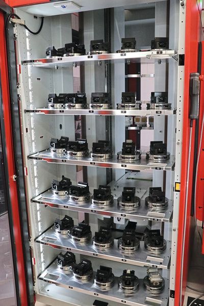 Alternativ kommen in dem Erowa-Automatisierungssystem der Kern Micro Vario Nullpunkt-Spannsysteme zum Einsatz. (Bild: Kern Mikrotechnik GmbH)