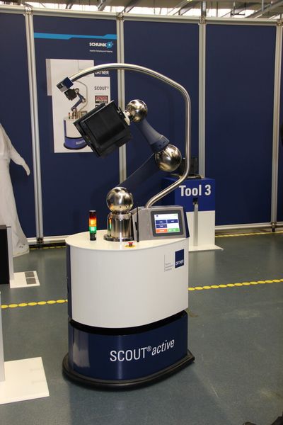 Mein Name ist Scout: selbstnavigierende Plattform mit Roboterarm. (Bild: Kroh)