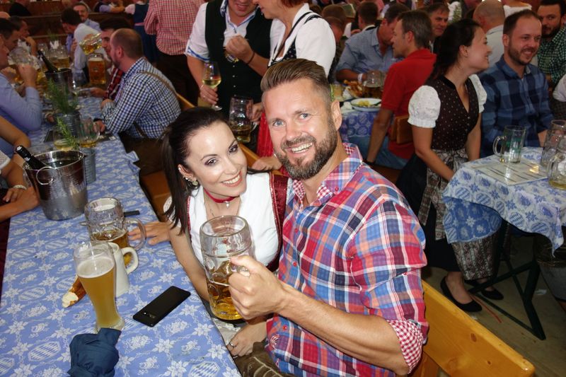 Jan Bräutigam (Samsung) mit Sarah Hausladen(ALSO) (Bild: IT-BUSINESS)