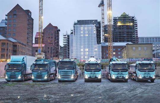 Volvo Trucks will ab 2023 noch mehr Fahrgestellvarianten in Sachen Elektro-Lkw anbieten, damit Transportunternehmen nahezu auf allen Transportwegen emissionsfrei unterwegs sein können. Hier mehr dazu ...(Bild:  Volvo Trucks)