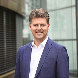 Wie der CDU-Europaabgeordnete Andreas Schwab mitteilt, hat Ausschuss für Umweltfragen, öffentliche Gesundheit und Lebensmittelsicherheit des EU-Parlaments der Sitzungsvorlage zugestimmt. Demnach dürfen Medizinprodukte der neuen Klasse Ir, für die vor dem 26. Mai 2020 eine Konformitätserklärung gemäß der MDD erstellt worden ist, nun auch bis Mai 2024 in Verkehr gebracht werden.