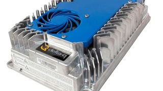 Lädt sowohl Li-Ion- als auch Blei-Säure-Batterien unter Verwendung von Ladeprofilen: das neue Modell RC1000. (Delta-Q)