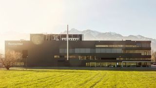 Die GMP-Konformität der neuen, hochmodernen Anlage von Rentschler Fill Solutions wurde mit dem Zertifikat der österreichischen Agentur für Gesundheit und Ernährungssicherheit (AGES) bestätigt.  (Rentschler Fill Solutions)