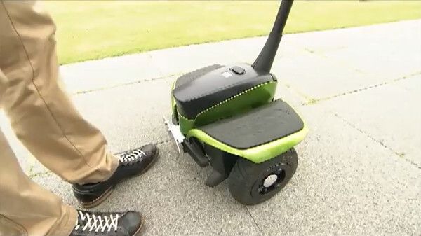 Tritt man nun in aufrechter Position auf den Winglet ... (Bild: Toyota)