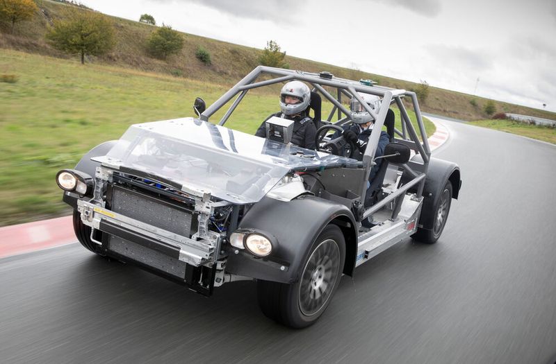 Obwohl ein Zweisitzer, soll das Rolling Chassis ein großes SUV simulieren. (Bild: Bosch)