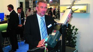 Wolfgang Schaller, Projektleiter elektromechanische Hubzylinder bei der SKF Linearsysteme GmbH, Schweinfurt: „Gerade bei Anwendungen im Automationsbereich, die früher generell mit Pneumatikzylindern arbeiteten, werden verstärkt Linearlösungen mit Elektroantrieben nachgefragt.“ Bild: Schäfer (Archiv: Vogel Business Media)