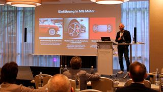Auf dem Kölner Aftersales-Forum am 18. Oktober stellte Raik Rudat die MG-Servicestrategie vor. (Bild: Wolk & Nikolic After Sales Intelligence)