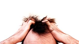 Achim Heisler ist es öfter mal zum Haare raufen. (Bild: Sarah – stock.adobe.com)