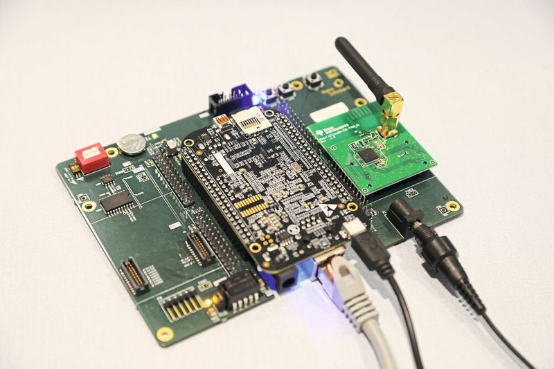 Das Gateway ist das Kernelement des Datenaustauschs, denn hier kommen die Daten aller Datenquellen, Sensoren und Informationskoppler zusammen. Das Gateway konvertiert die Daten einheitlich und stellt diese verschiedenen Klienten bereit. (FZI Forschungszentrum Informatik)