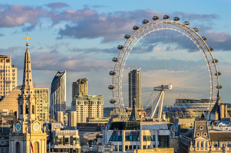 Das London Eye erreicht mit 120 bis 135 Metern auf Platz 5.  (Bild: © offcaania – stock.adobe.com)