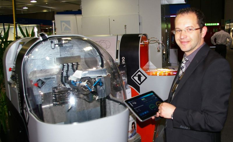 Carlos Almeida Directeur des ventes Suisse de Tornos et une SwissNano. (Image: MSM / JR Gonthier)