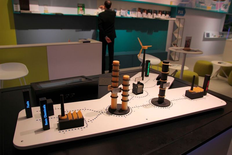 Impressionen aus den Hallen und von der Freifläche der Achema 2024. (Bild: Ernhofer / PROCESS)