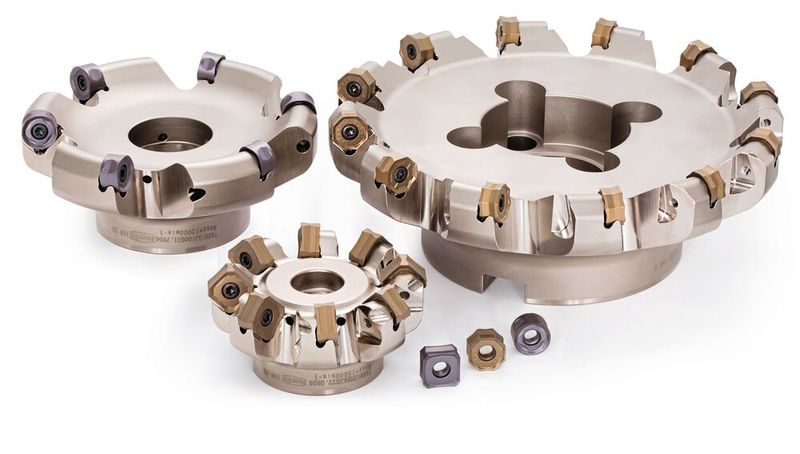 Der «DoTriple-Mill» von Tungaloy ist ein echtes Multitalent beim Planfräsen: Er kombiniert drei verschiedene Wendeschneidplattenformen in nur einem Halter. (Bild: Tungaloy)