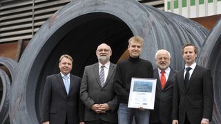 Werkstoff-Innovationspreis 2009 (v. l.): Dr. Heiko Tschich (ThyssenKrupp), Prof. Dr.-Ing. Werner Theisen (RUB), Dr. Sebastian Weber, Prof. Dr.-Ing. Michael Pohl (RUB), Helge Kroll (ThyssenKrupp) (Archiv: Vogel Business Media)