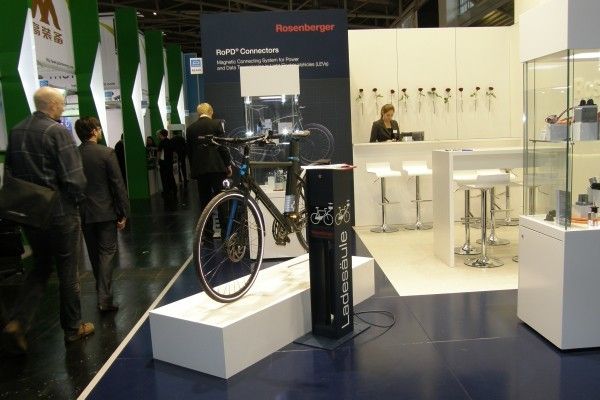 Rosenberger präsentierte Hochspannungs-Power-Kontakte für HV-Systeme in Elektro-und Hybridfahrzeugen (Bild: Thomas Kuther)