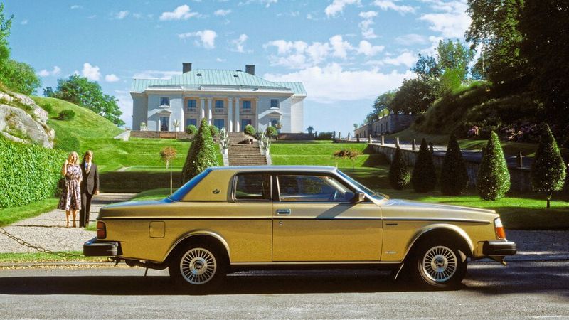 Bertone etablierte sich mehr und mehr als verlängerte Werkbank vieler Hersteller: Volvo etwa ließ seine Coupés 262 (im Bild) und 780 in Italien montieren. (Bild: Volvo)