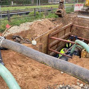 Das PAS-Diesel-Pump-Aggregat (links) ist auf hohe Leistung ausgelegt und überwindet auch Saughöhen von mehreren Metern problemlos, weil die Saugleitung schnell entlüftet wird und das Pumpen sofort beginnen kann.