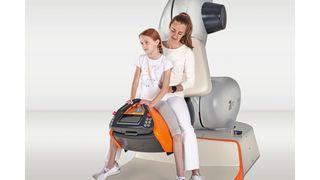 Patienten nach einer schweren Erkrankung durch therapeutisches Reiten wieder mobiler und unabhängiger machen: Das ist das Ziel der sogenannten Hippotherapie. Mit Hilfe von innovativen Technologien und Robotik ist das nun auch ohne Pferde möglich. (Bild: intelligent motion)