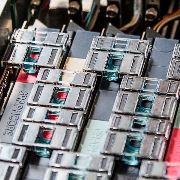 Graphcore  Graphcore verspricht Hochleistungstraining und Inferenz mit geringer Latenz auf derselben Hardware, was die Auslastung und Flexibilität in der Cloud und vor Ort verbessern soll.  Mehr unter: 