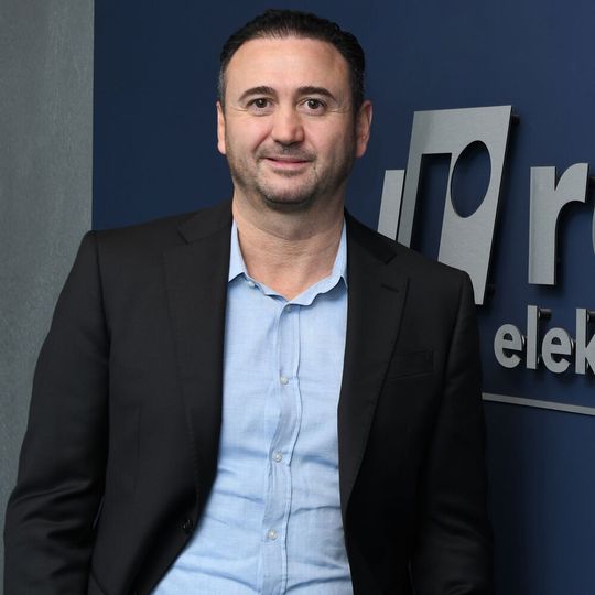 Christian Reinwald: „Wenn Wasserstoff und Brennstoffzellenfahrzeuge in der Massenproduktion hergestellt werden, sinken sie im Preis und haben die Chance, breiten Anklang zu finden.“ Christian Reinwald: „Wenn Wasserstoff und Brennstoffzellenfahrzeuge in der Massenproduktion hergestellt werden, sinken sie im Preis und haben die Chance, breiten Anklang zu finden.“