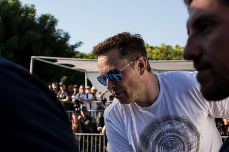  Zu dem Wettbewerb aufgerufen hat Elon Musk, Ideengeber des Hyperloops und Gründer von Space X... (WARR Hyperloop)