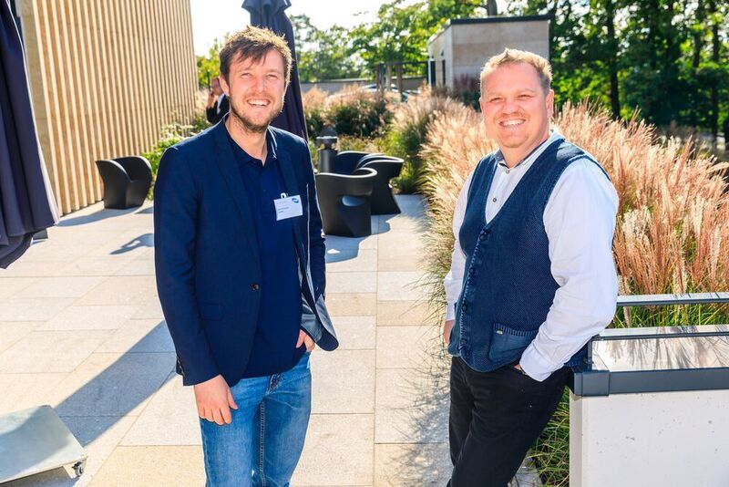 David Protzmann (ninjaRMM) und Jan Nagel (Drimalski und Partner) genießen die Sonnenstrahlen. (Kiwiko)