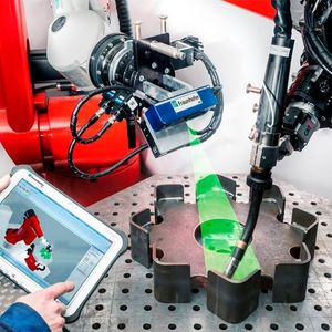 Schweißen für Losgröße 1: Die Werkstückerkennung und Programmgenerierung erfolgt weitgehend automatisch und der Werker kann über ein Tablet Anpassungen vornehmen.