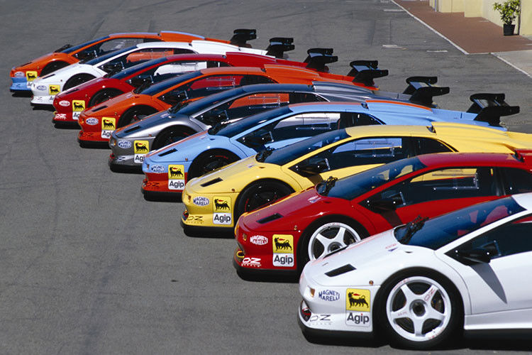 1996 brachte das Unternehmen aus Sant'Agata nach einer krisengebeutelten ersten Hälfte des Jahrzehnts mit dem Diablo SV-R eine Kunden-Sportserie... (Foto: Lamborghini)