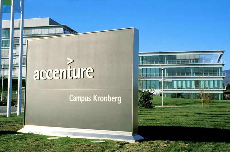 Der irische Managementberatungs-, Technologie- und Outsourcing-Dienstleister Accenture ist auf Platz 22 (4,2 Punkte). „Nette Teams, spannende Projekte, aktuell sehr hohes Wachstum und dadurch viele Möglichkeiten“, erzählt ein Technology Consulting Senior Manager bei Accenture.  (Accenture)