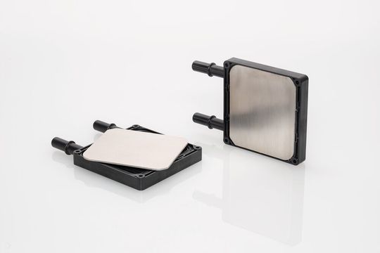 Diese Hybridkühler sorgen beim neuartigen thermischen Fügeverfahren für Kunststoffe namens „hyJOIN“ für buchstäblich kurzen Prozess, sagt Kist + Escherich. Hier erfahren Sie noch mehr darüber, was es damit auf sich hat.(Bild:  Kist + Escherich)