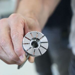 Die Produkte von Leitner AG finden vorwiegend Anwendung in der Unfallchirurgie für den manuellen und roboterunterstützen Einsatzbereich.(Bild:  Alesa AG)