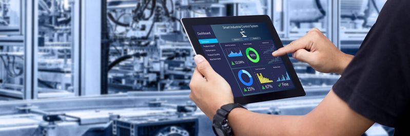 Daten in der Industrie: Deutsche Unternehmen setzen auf 5G. Doch der Ausbau des 5G-Netzes gerät ins Stocken.(Panuwat (Balls))
