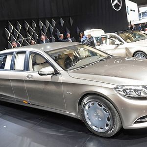 Mercedes-Maybach Pullmann: Zum 50. Geburtstag der 600er-Pullman-Limousine debütierte die aktuell luxuriöseste Staatskarosse aus Stuttgart auf dem Genfer Salon. Der Luxusliner im Langformat kostet um die 500.000 Euro.