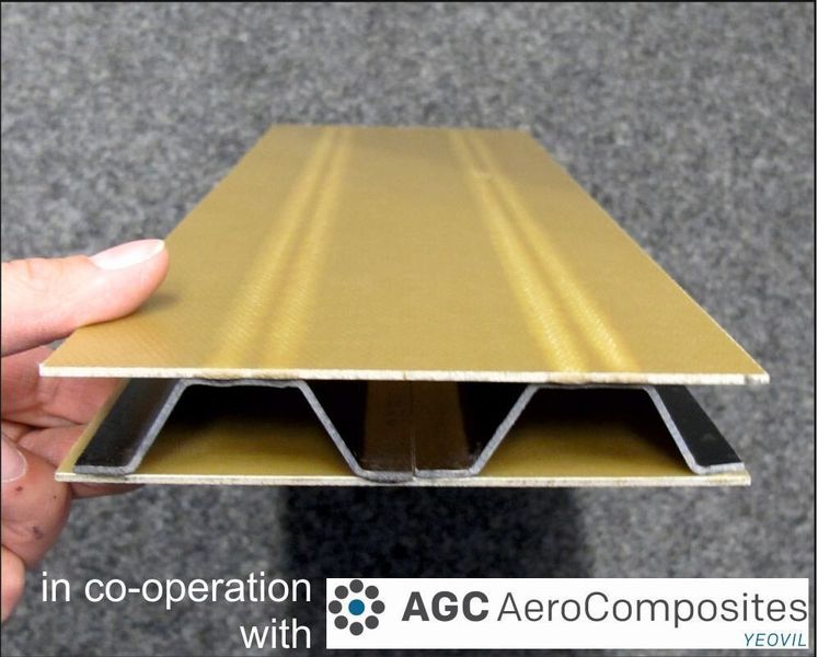 Ein weiterer Demonstrator ist ein aus glasfaserverstärktem PEI bestehendes Versteifungspaneel, das vom Projektpartner AGC AeroComposites entwickelt wurde. (Bild: LZH)