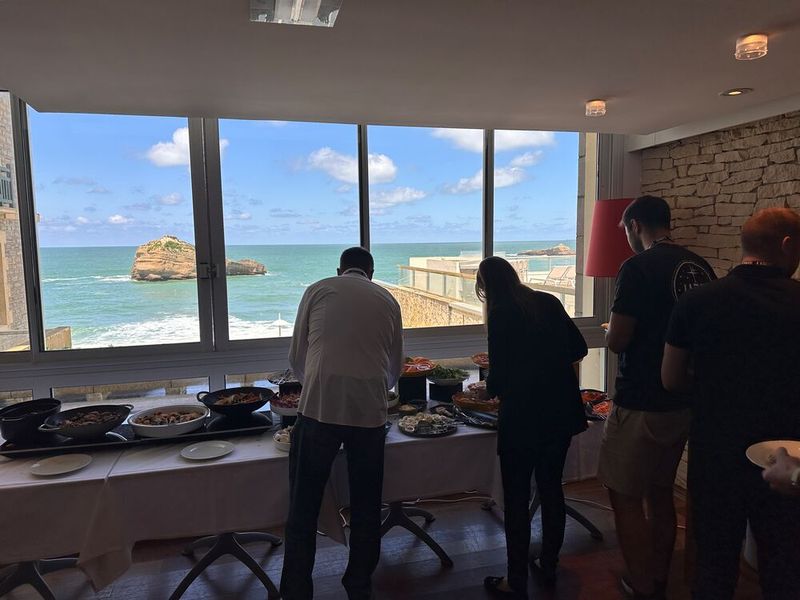 Nach all den Produkt-Neuheiten und Infos gibt es eine kleine Pause mit einer malerischen Aussicht. (Bild: Vogel IT-Medien GmbH)