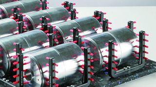 Das Mink-U-System fixiert platzsparend und zuverlässig unterschiedliche Bauteile und Baugruppen, wobei die Positionierung zu den unterschiedlichen Werkstücken nach Belieben angepasst werden kann. Bild: Mink-Bürsten (Archiv: Vogel Business Media)