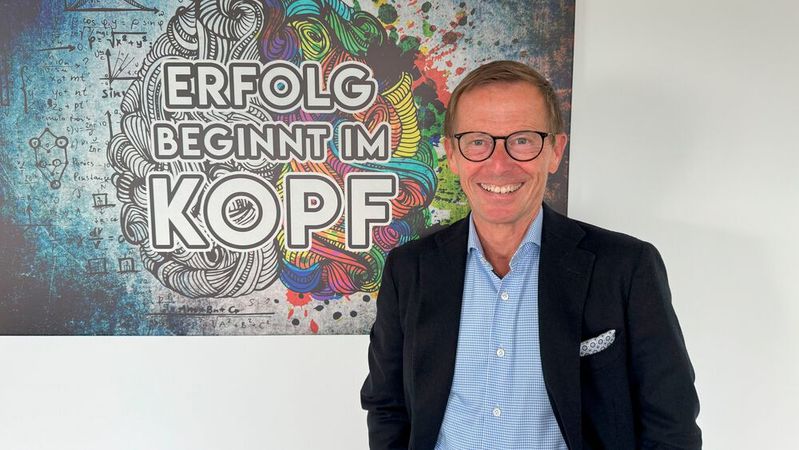 Oliver Bohn: „Völlig unabhängig von der Automarke wollen wir rund um die Energietechnik und Photovoltaik beratend und verkäuferisch als Vollsortimenter tätig sein.“ (Bild:  Wolfgang Michel – VCG)