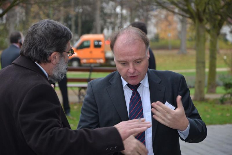 rechts: Dr. Gunther Kegel (Pepperl + Fuchs)  (Bilder: M. Henig, J. Nellen / PROCESS) (Archiv: Vogel Business Media)