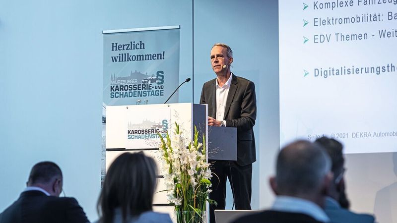 Bernd Grünninger, Bereichsleiter Gutachten der Dekra Automobil GmbH, sprach über die Grenzen der Digitalisierung. (Stefan Bausewein)